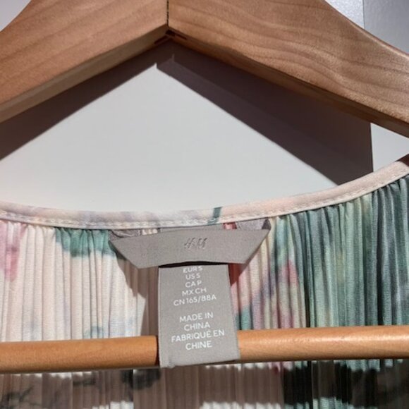 Pleated Dress - Picture 6 of 8